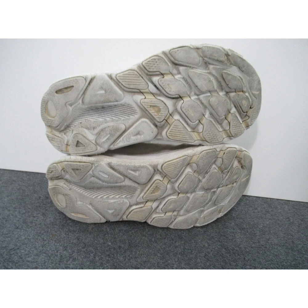 Hoka One One please see
